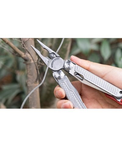 Swiss Tech 20-in-1 Multitool Pense Testere Elmas Eğe AUS-8 Bıçak Kamp El Aleti